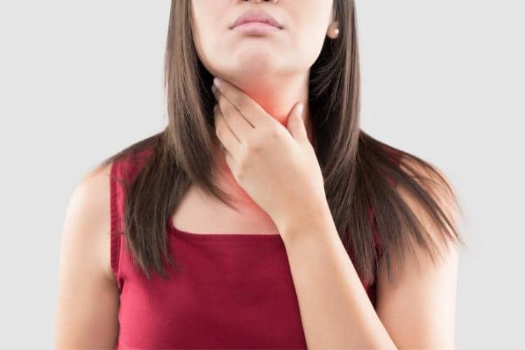 10 remédios caseiros para dor de garganta inflamada