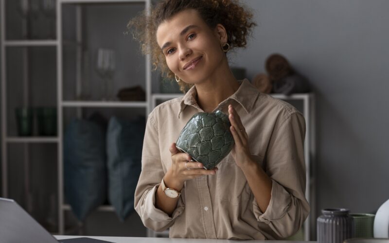 Entenda como a educação financeira pode transformar a vida adulta e garantir uma aposentadoria tranquila. Aprenda a planejar o seu futuro financeiro.