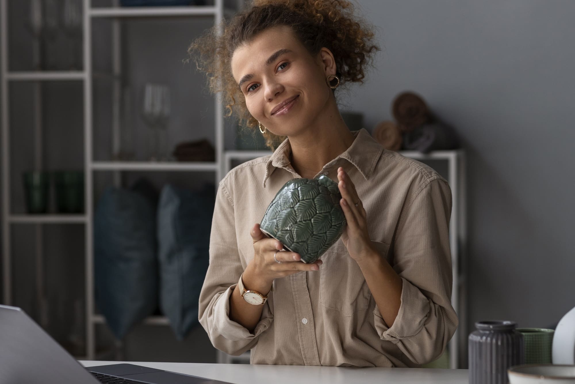 Entenda como a educação financeira pode transformar a vida adulta e garantir uma aposentadoria tranquila. Aprenda a planejar o seu futuro financeiro.